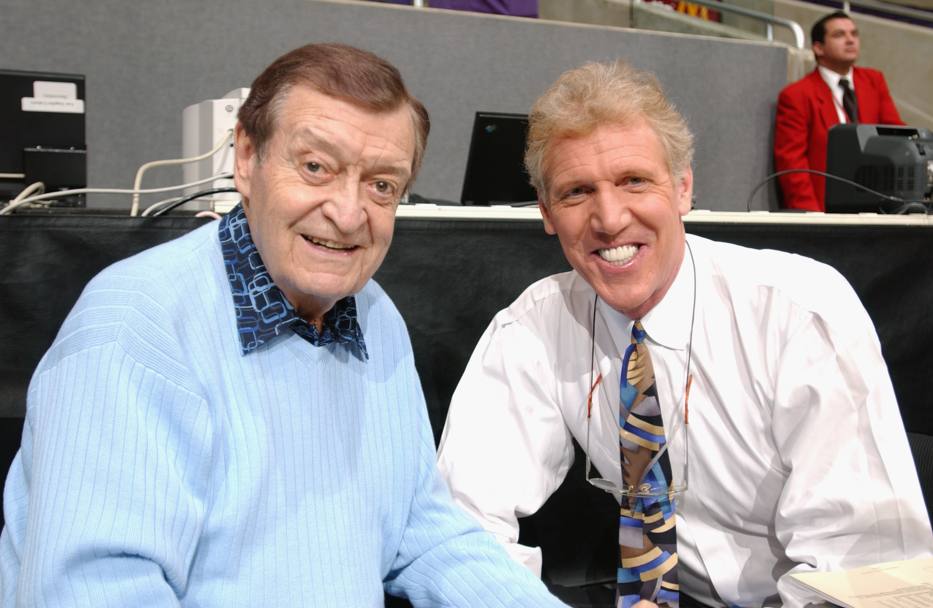 Con Chick Hearn (Getty Images)